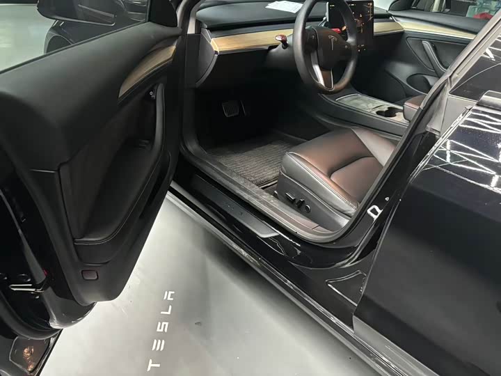 Фото 5 - Tesla Model 3