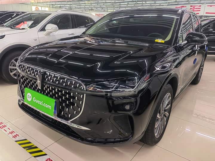 Фото 2 - Lincoln Corsair