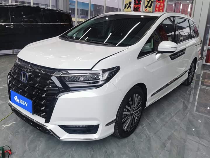 Фото 1 - Honda Elysion