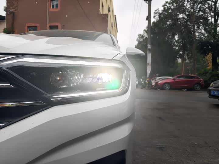 Фото 8 - Volkswagen Sagitar L