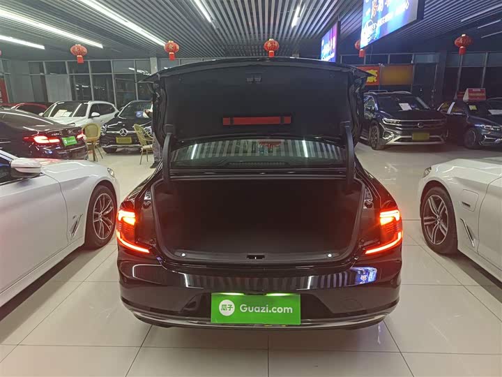 Фото 9 - Volvo S90