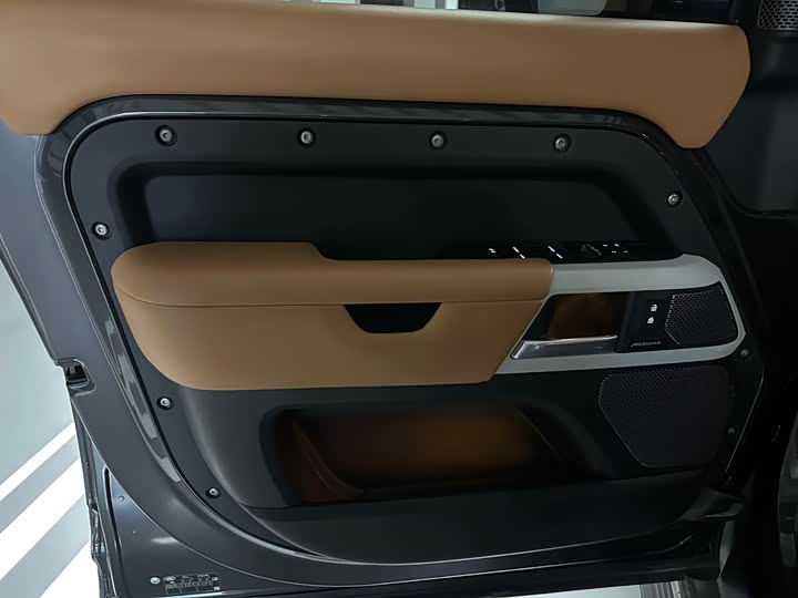 Фото 6 - Land Rover Defender