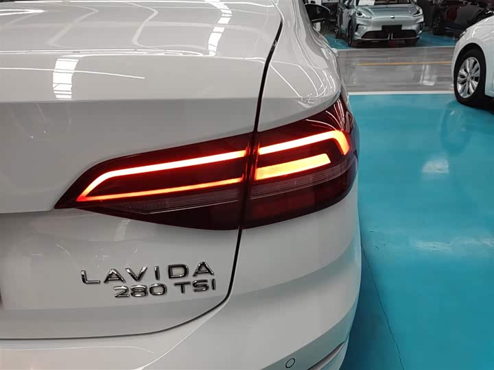 Фото 8 - Volkswagen Lavida