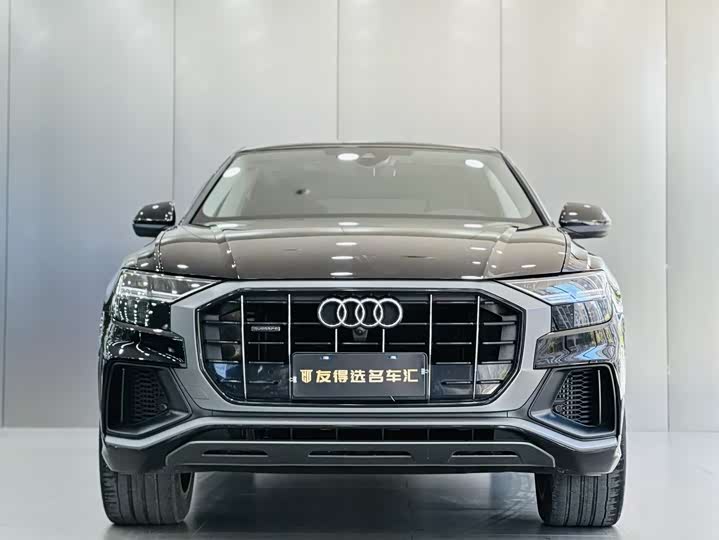 Фото 2 - Audi Q8