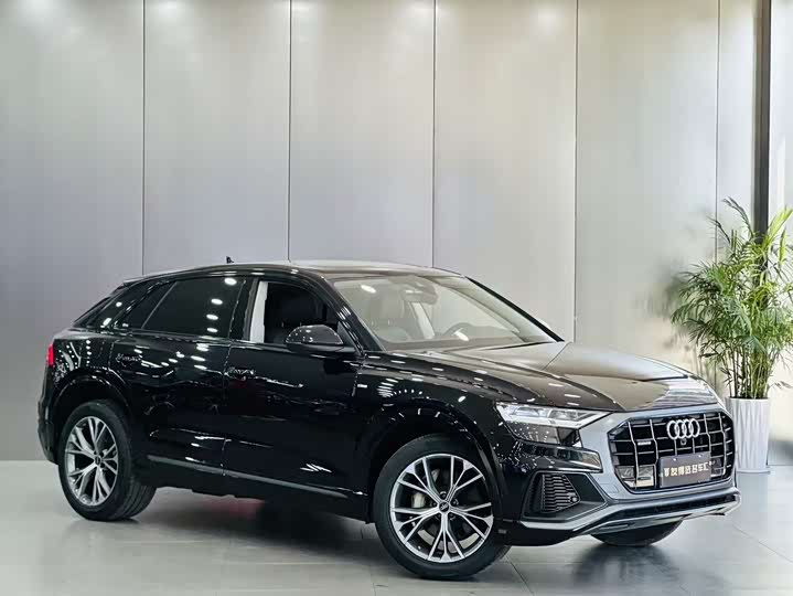 Фото 3 - Audi Q8