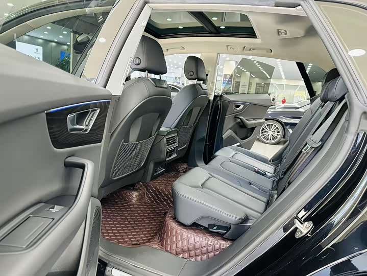 Фото 5 - Audi Q8