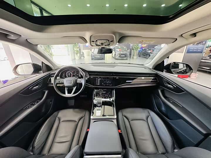 Фото 6 - Audi Q8