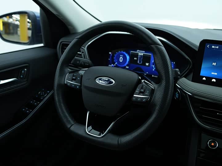 Фото 8 - Ford Escape