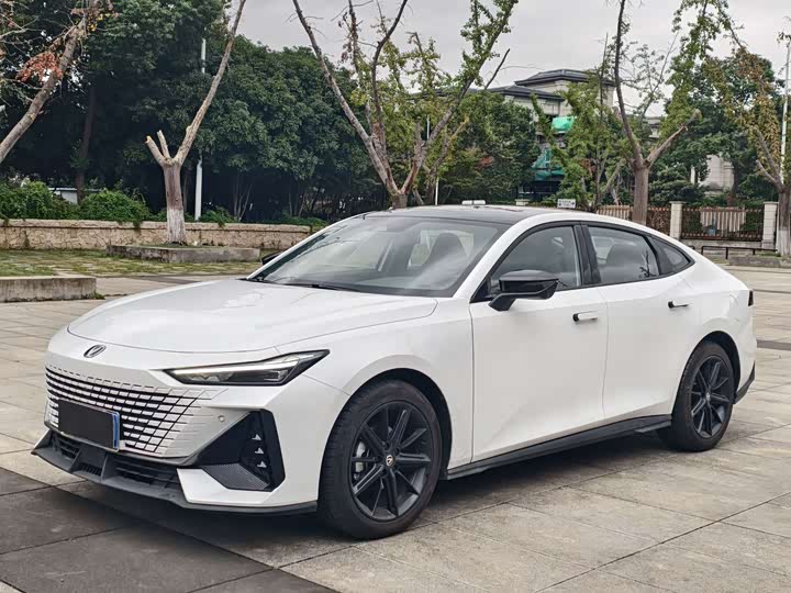 Фото 1 - Changan UNI-V