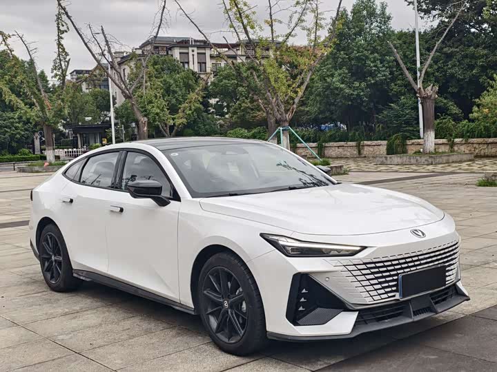 Фото 3 - Changan UNI-V