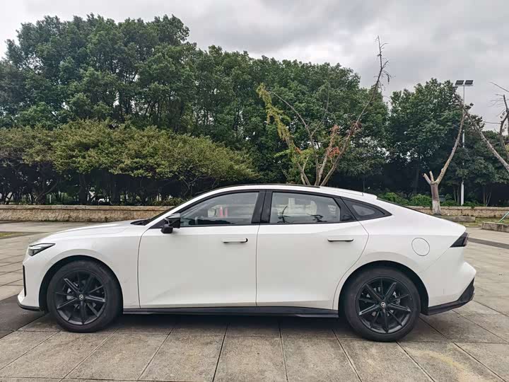 Фото 4 - Changan UNI-V