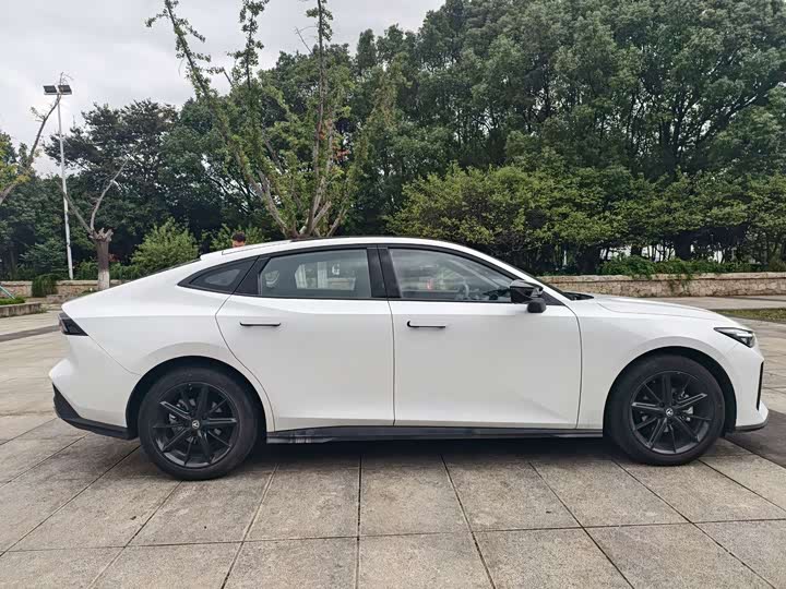 Фото 8 - Changan UNI-V