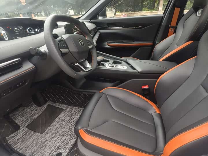 Фото 9 - Changan UNI-V