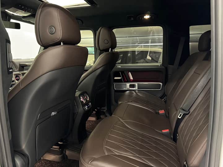 Фото 9 - Mercedes-Benz G-Class