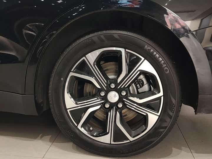 Фото 7 - Hongqi E-QM5