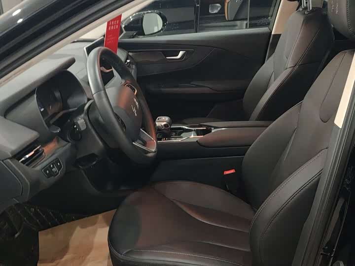 Фото 9 - Hongqi E-QM5