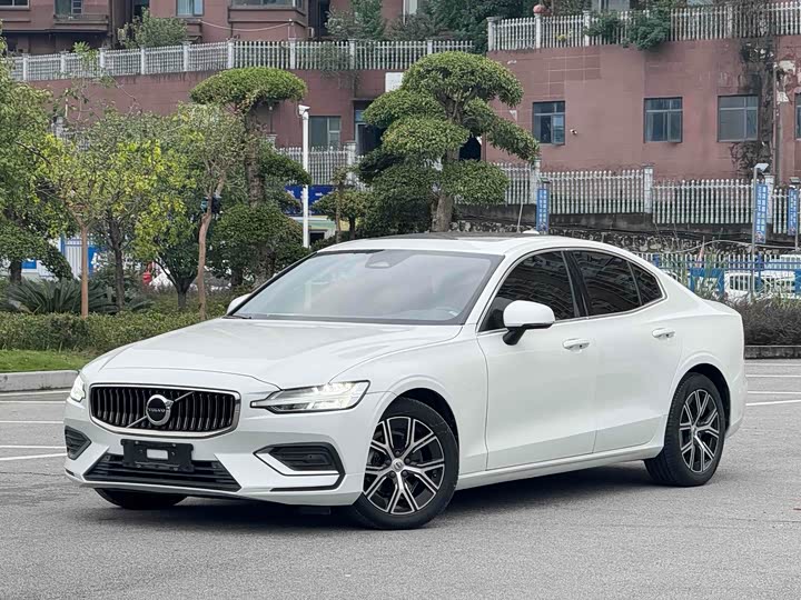 Фото 1 - Volvo S60