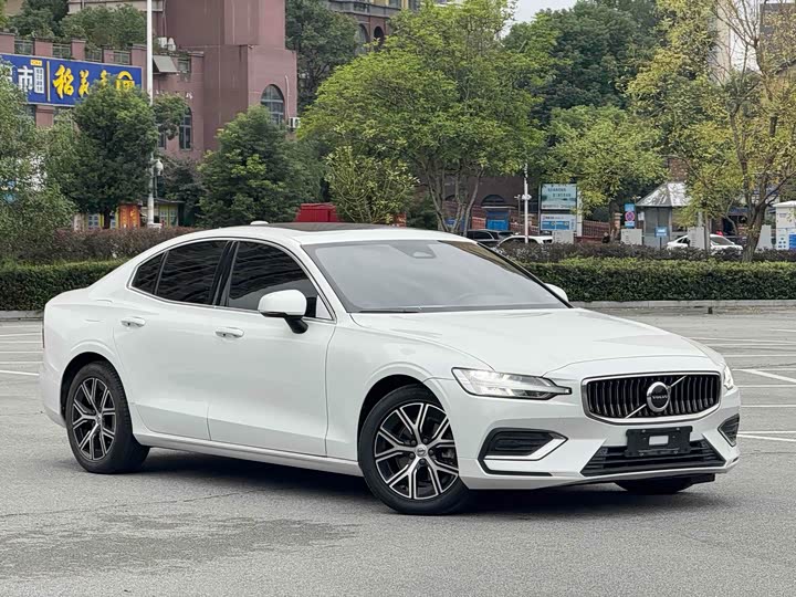 Фото 2 - Volvo S60