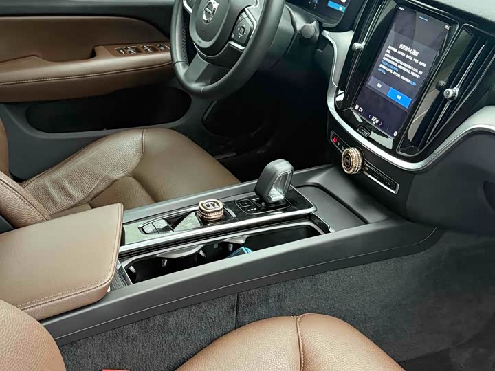 Фото 4 - Volvo S60