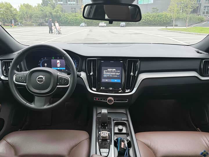 Фото 8 - Volvo S60