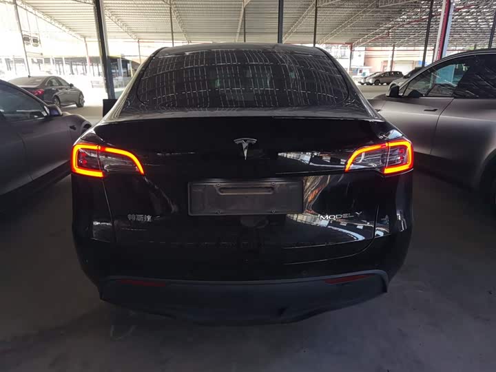 Фото 6 - Tesla Model Y