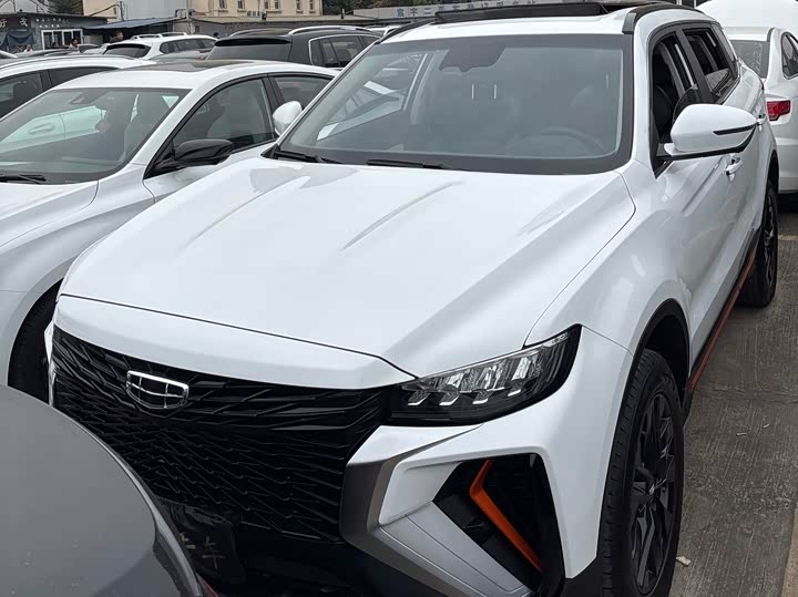 Фото 2 - Geely Atlas