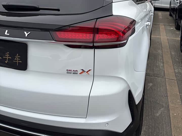 Фото 6 - Geely Atlas