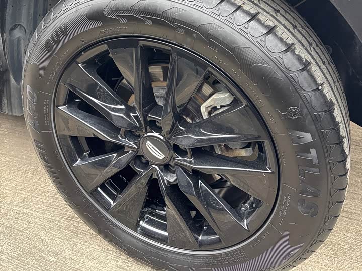 Фото 7 - Geely Atlas