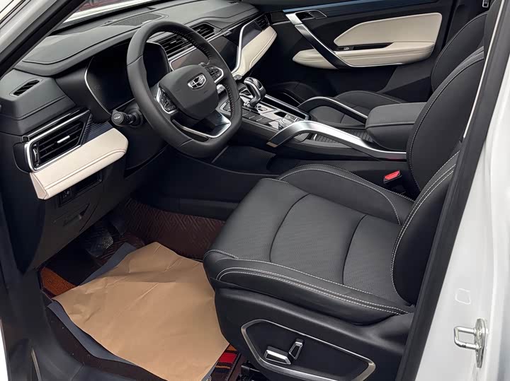 Фото 9 - Geely Atlas