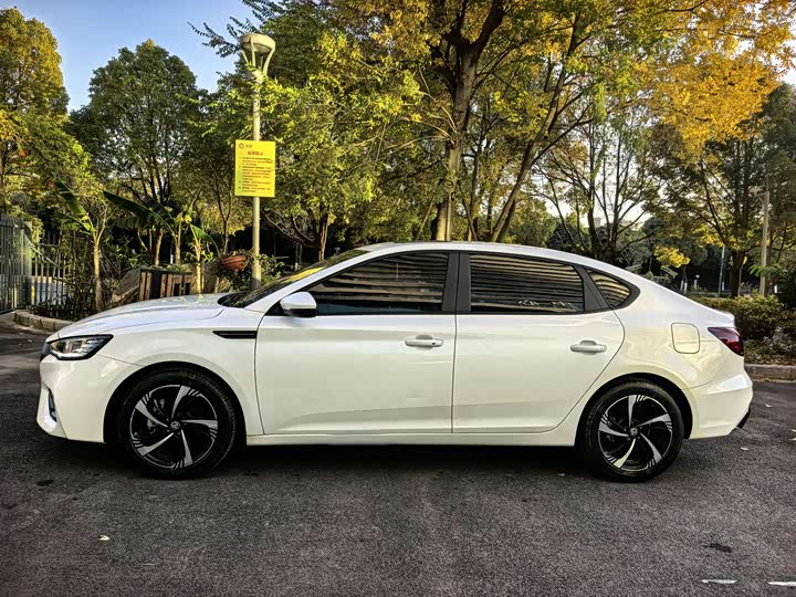 Фото 3 - MG Motor 6