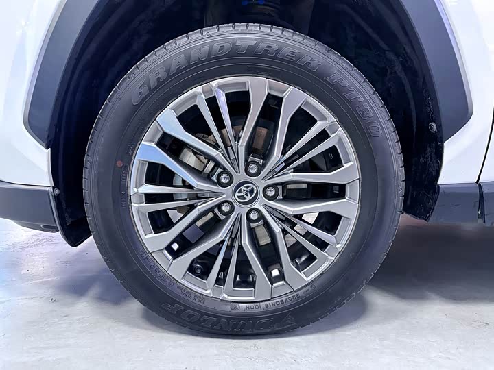 Фото 8 - Toyota Wildlander