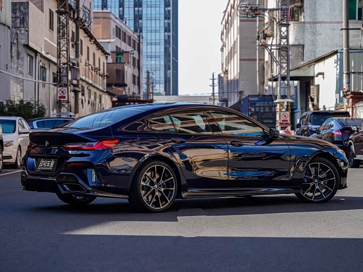 Фото 3 - BMW 8 Series