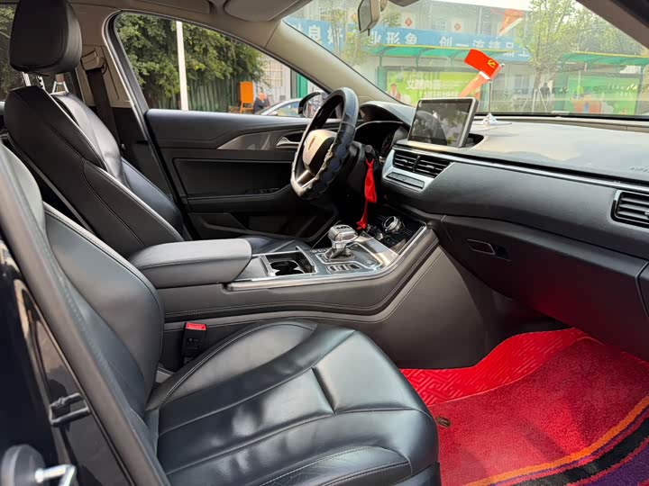 Фото 4 - Hongqi H5