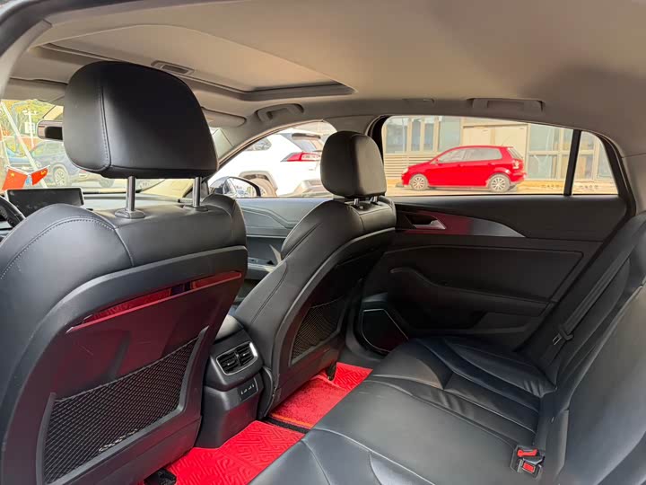 Фото 7 - Hongqi H5