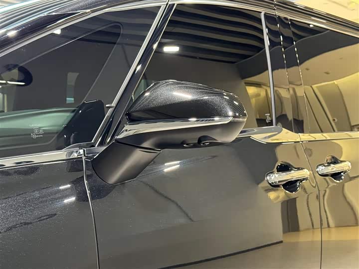 Фото 9 - Lexus LM