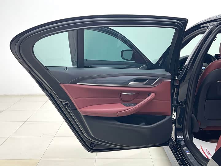 Фото 5 - BMW 5 Series