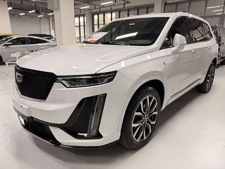 Фото 1 - Cadillac XT6