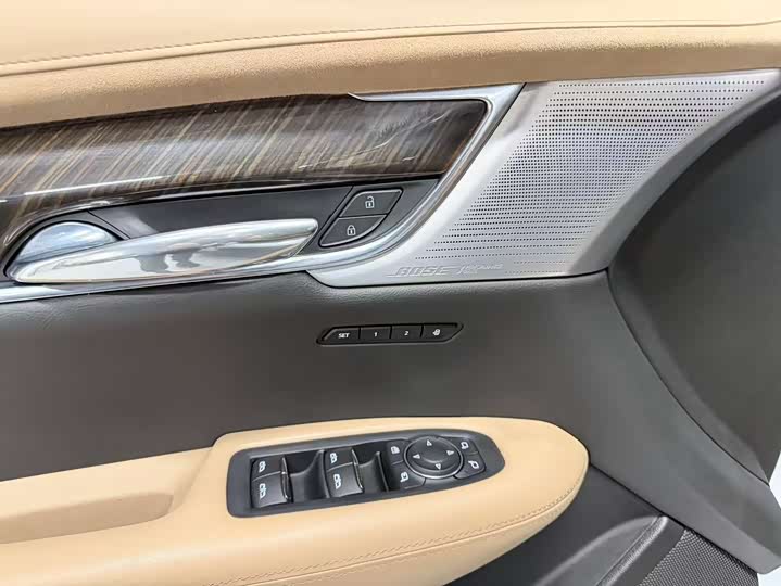 Фото 5 - Cadillac XT6