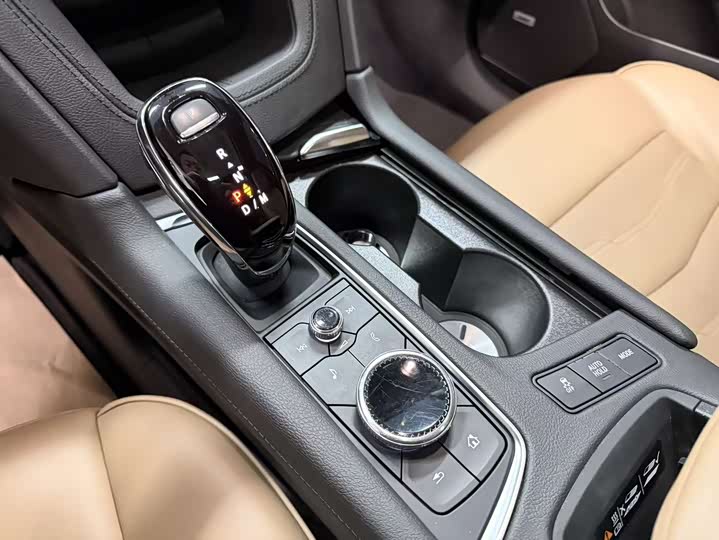 Фото 7 - Cadillac XT6