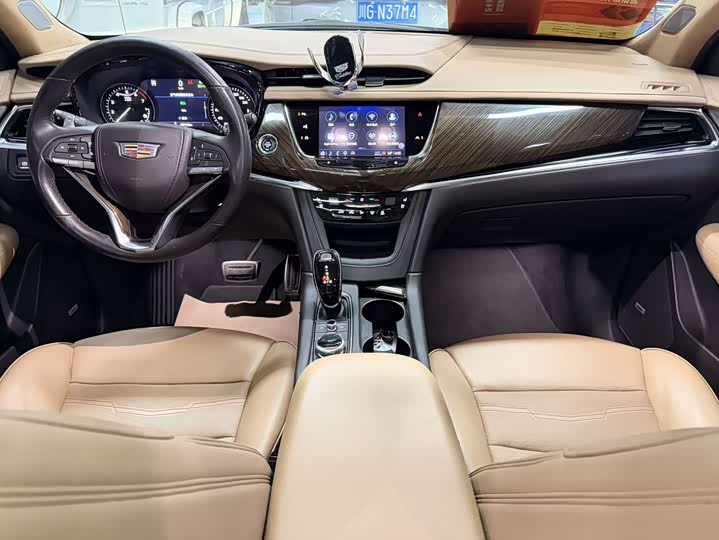 Фото 9 - Cadillac XT6