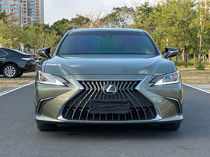 Фото 2 - Lexus ES