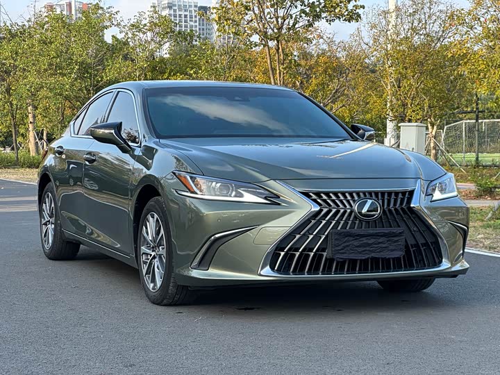 Фото 3 - Lexus ES