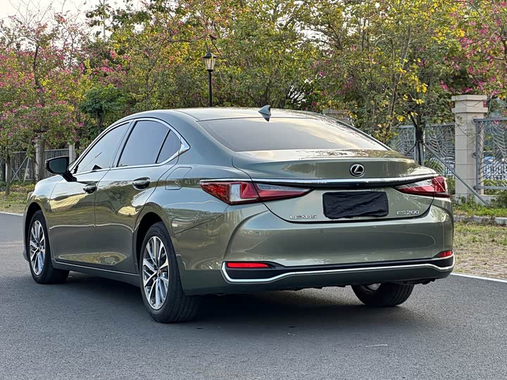 Фото 4 - Lexus ES