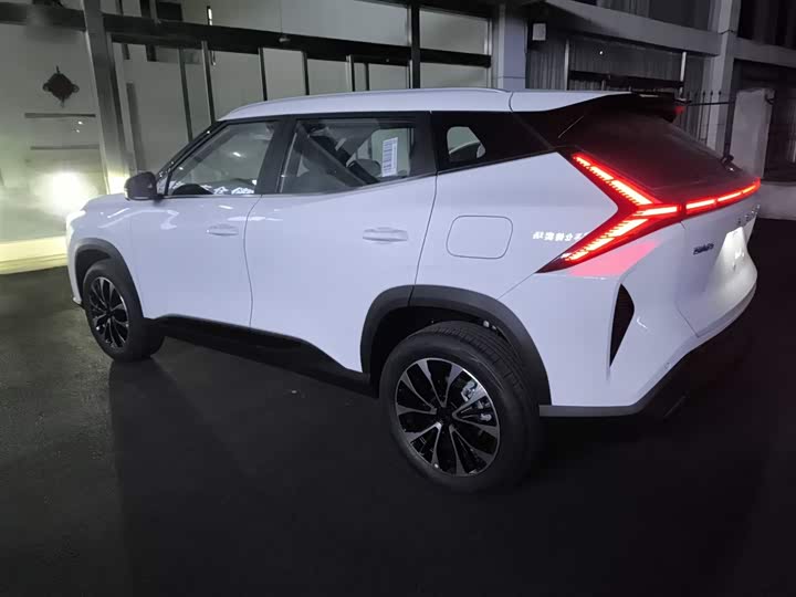 Фото 5 - Geely Atlas