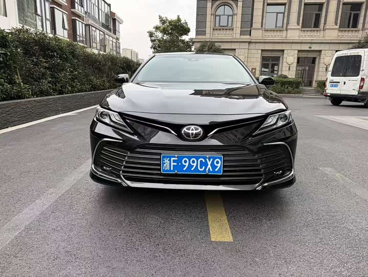 Фото 1 - Toyota Camry