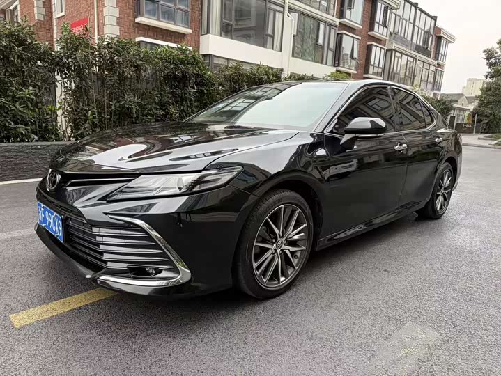 Фото 3 - Toyota Camry