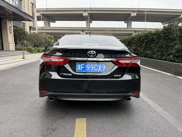 Фото 4 - Toyota Camry