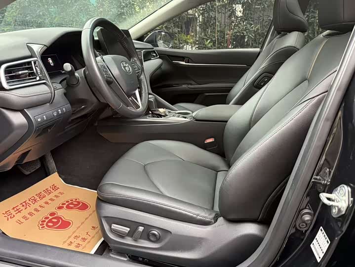 Фото 7 - Toyota Camry