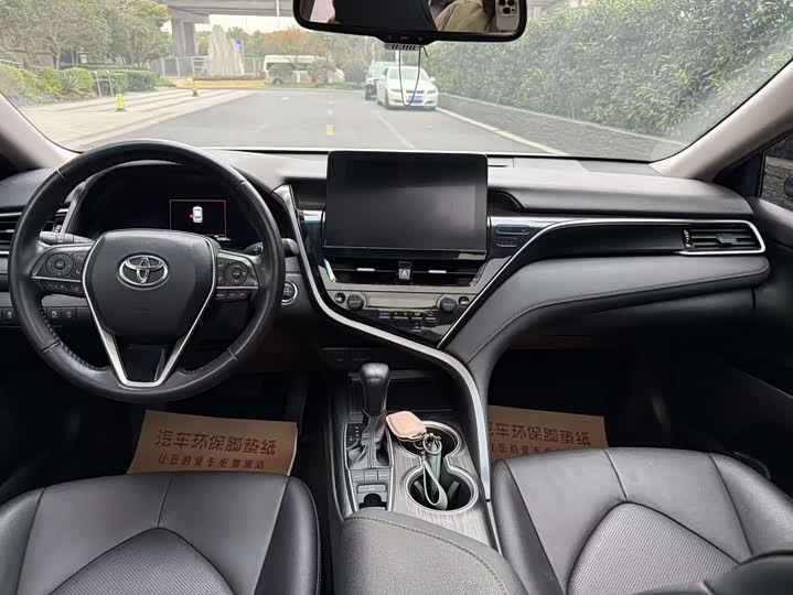 Фото 8 - Toyota Camry