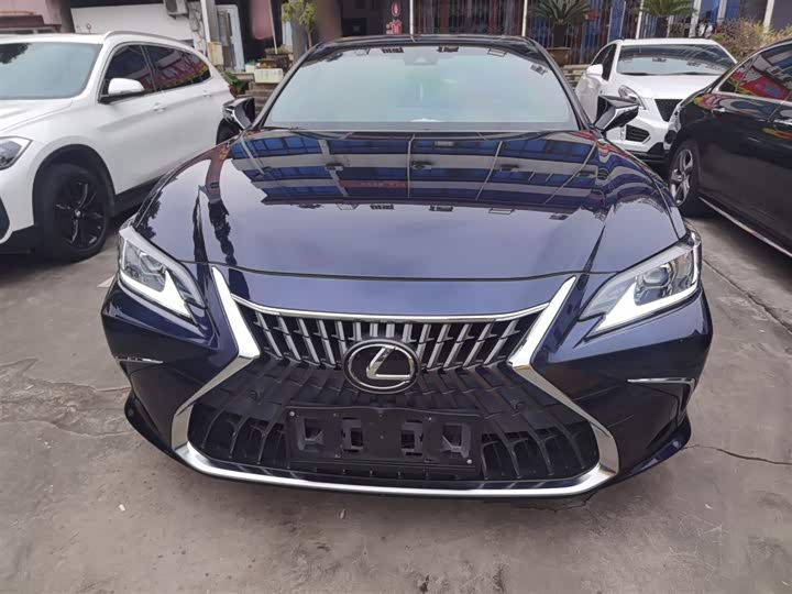 Фото 3 - Lexus ES